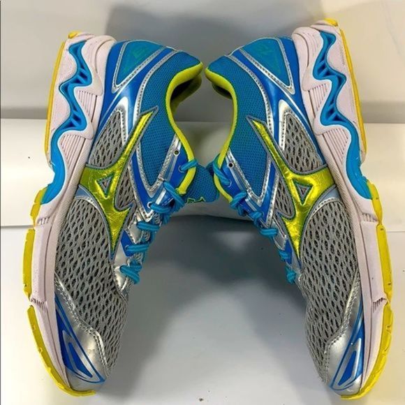 Mizuno women size 10.5 “SEXY”running shoe - Picture 9 of 16